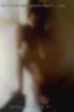 5'7 120lbs Long brown in Ft. Myers, FL hair Clear skin.